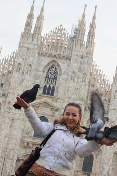 Светлана на площади  Duomo di Milano (Кафедральный собор в Милане)