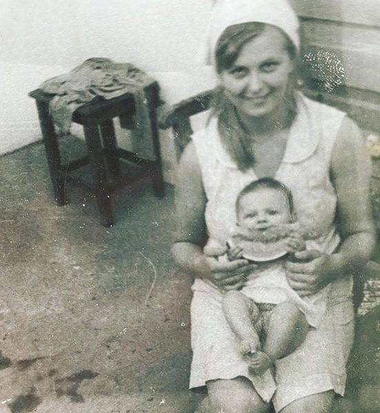 «Говорят, я совсем не изменилась»: Татьяна Навка показала архивное фото в честь 45-летия