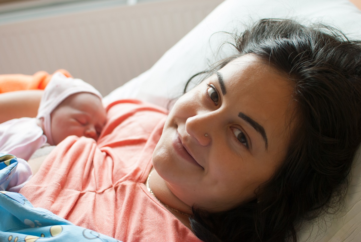 Селфи с новорожденным в роддоме