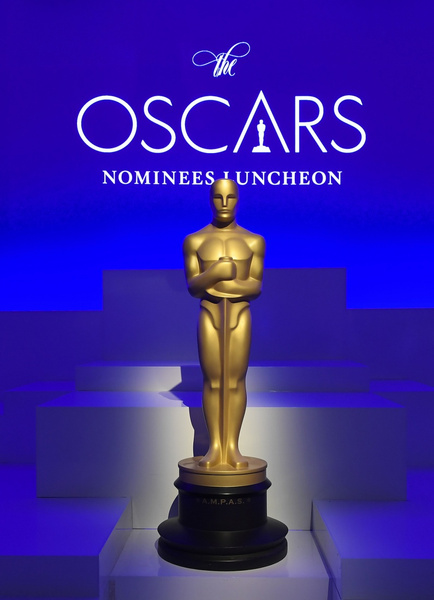 Брэд Питт, Шарлиз Терон, Рене Зеллвегер и другие звезды отобедали печеной свеклой, жареными грибами и «Павловой» на ланче номинантов на «Оскар»