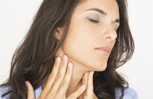 Боль в горле и осипший голос - симптомы ларингита.