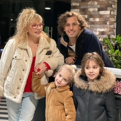 Максим Галкин* показал, в каком виде Алла Пугачева с 8-летней Лизой ходят на шопинг