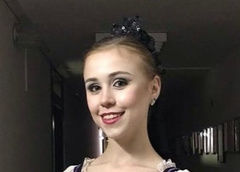 В Москве прощаются с 20-летней балериной Алесей Лазаревой. Репортаж