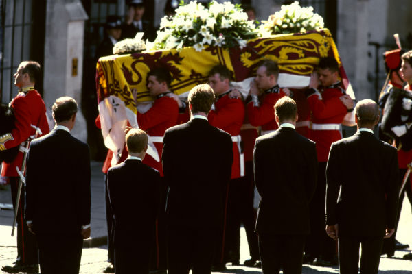 На похоронах принцессы присутствовали только родственники и друзья
