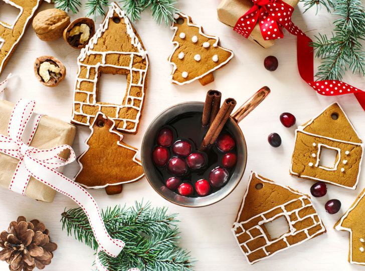 Новогодние сладости: пряничный домик, снеговик из безе и полено