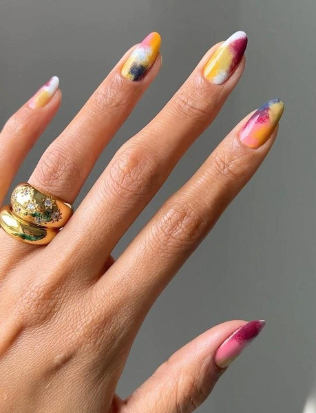 Импрессионизм на ногтях: 10 идей модного акварельного маникюра