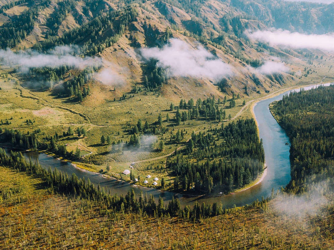 Глэмпинг Mamont Camp Алтай: новая точка на туристической карте России | marieclaire.ru