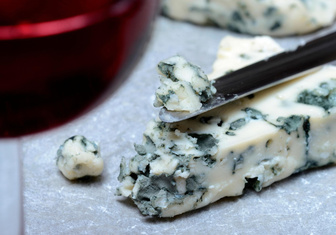 Способен ли сыр с плесенью испортиться и заплесневеть?