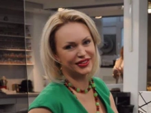 41-летняя Алла Довлатова демонстрирует тело в бикини