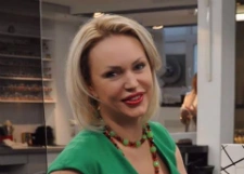 41-летняя Алла Довлатова демонстрирует тело в бикини