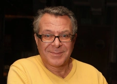 Андрей Ургант: «Жена хотела ребенка, но у нас не получилось, тогда она забеременела от другого»