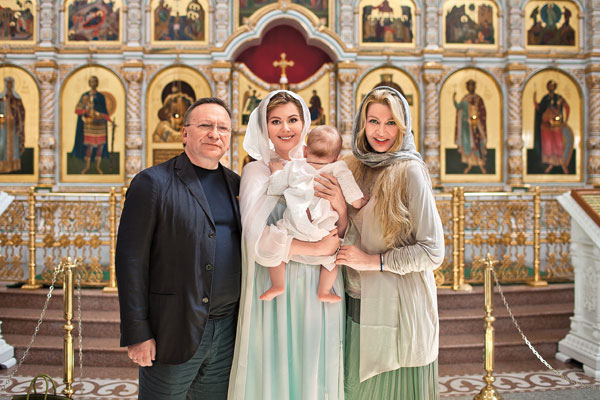 Актриса давно предложила Ладлене Фетисовой и Игорю Угольникову стать крестными ее сына