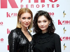 «Мальчик, которому разрешили надеть розовое платье»: дочь Любови Толкалиной шокировала бритой головой