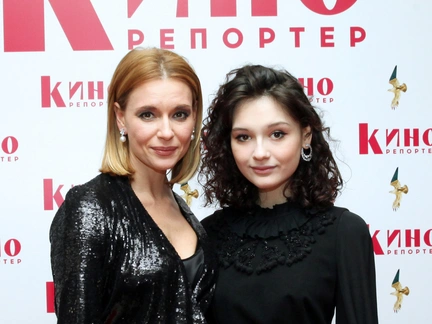 «Мальчик, которому разрешили надеть розовое платье»: дочь Любови Толкалиной шокировала бритой головой