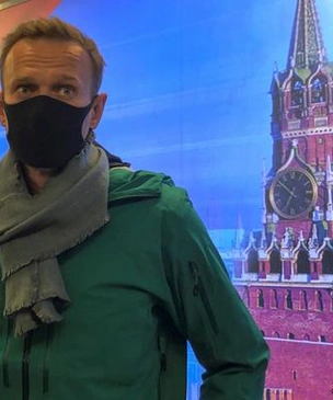 «Встреча во Внукове»: реакция соцсетей и властей на возвращение и задержание Навального