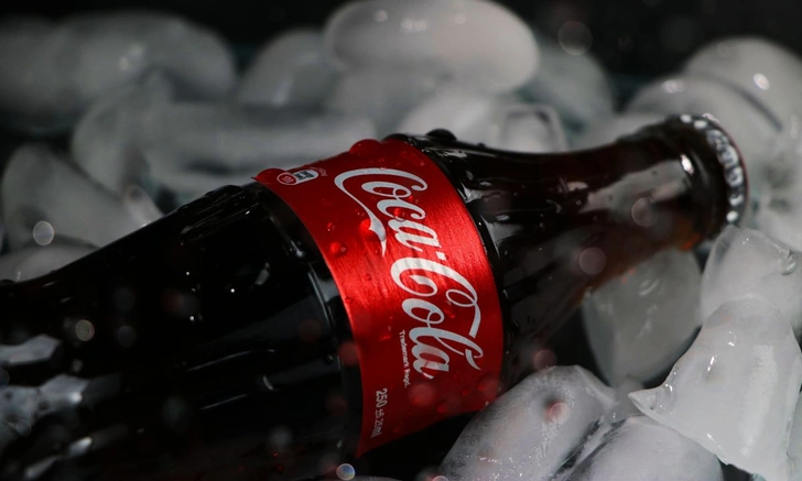 Праздник больше не придет: производитель Coca-Cola объявил об уходе из России 🥤