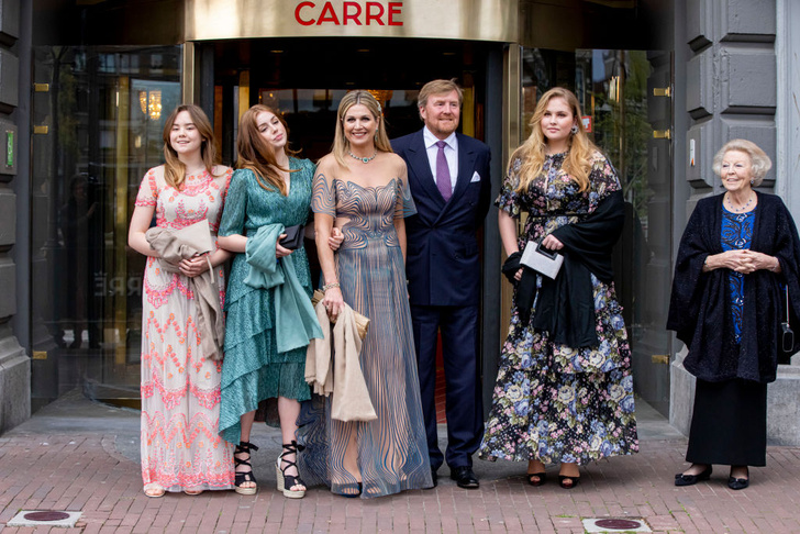 Неожиданно: королева Нидерландов празднует юбилей в «голом» 3D-платье