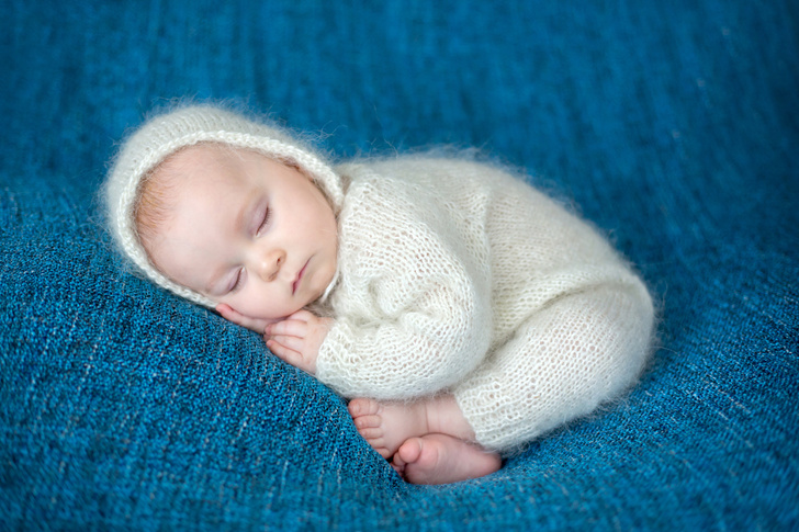 10 способов приучить ребенка спать в своей кроватке