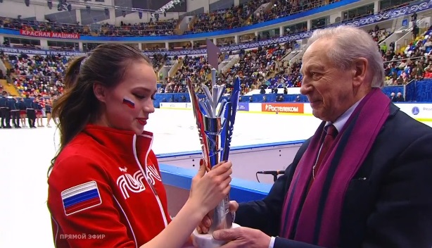 Слезы Медведевой и невероятные рекорды: команда Загитовой выиграла в турнире