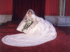 История свадебного платья Дианы, которое покажут на выставке впервые за 25 лет