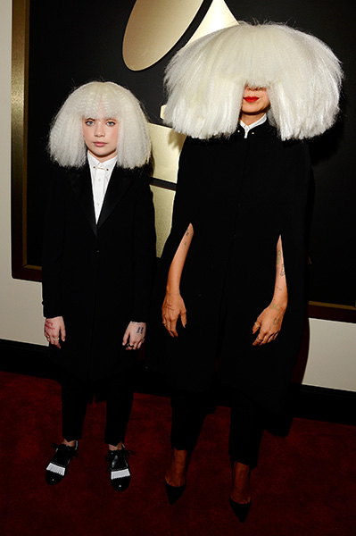 Певица Sia и Мэнди Зиглер на "Грэмми"-2015