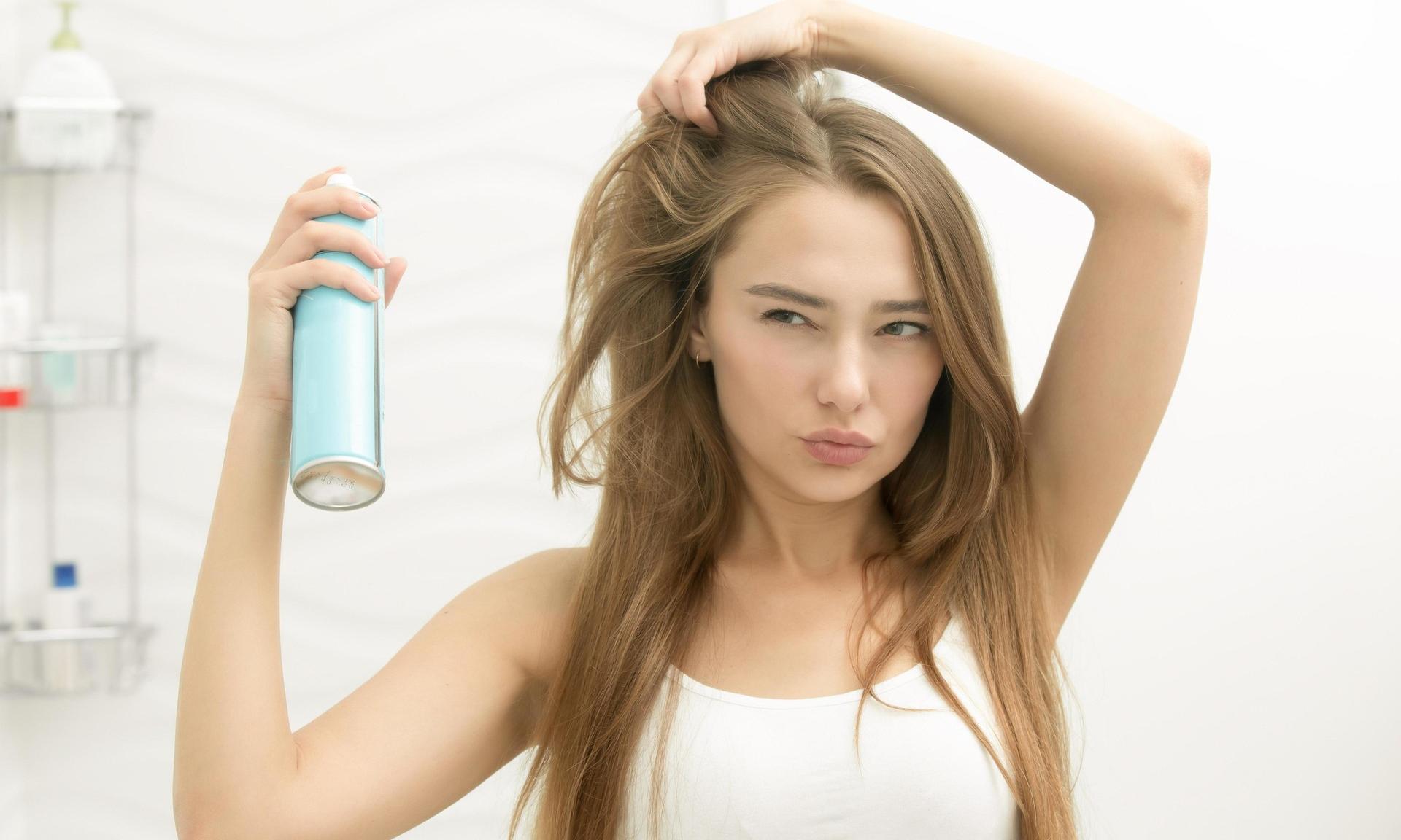 Польза и вред сухого шампуня: как часто можно им пользоваться без ущерба  для здоровья | DOCTORPITER