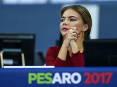 Алина Кабаева привлекла внимание итальянцев прозрачным платьем