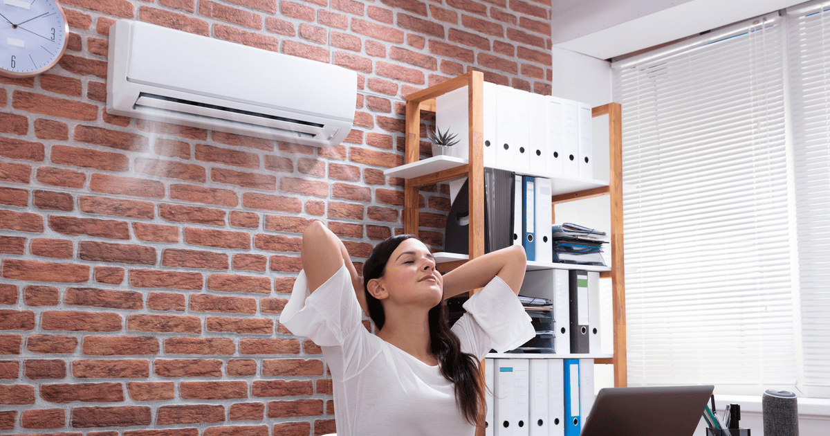 Памятка открытое окно опасность для ребенка. Открытое пластиковое окно. Кондиционер на стене. Можно заболеть от открытого окна. Можно заболеть от открытого окна.