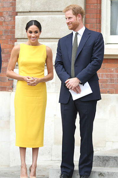 Желтое платье, в котором Меган недавно появилась на светском мероприятии, стоило около 1300 фунтов