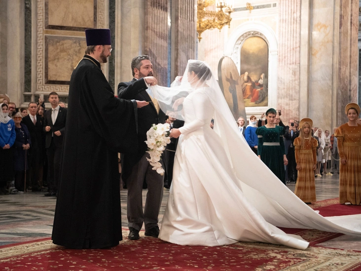 Князь Георгий Михайлович и княгиня Виктория на церемонии венчания в Исаакиевском соборе, 30 сентября 2021