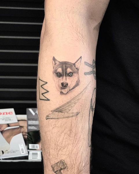 Софи Тернер и Джо Джонас сделали парные татуировки в честь погибшей собаки