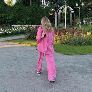Как «Барби»: модные розовые кроссовки до 3000 рублей