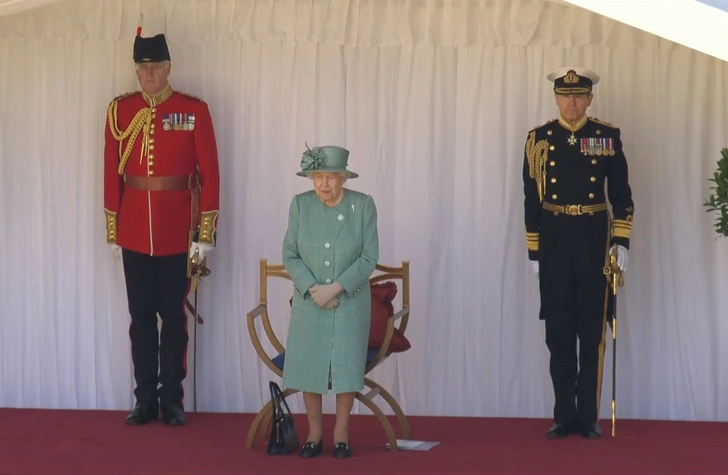 От Дианы до Кейт Миддлтон: самые яркие «балконные» кадры Trooping The Colour