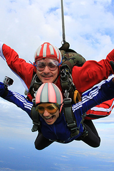 Артем и Юлия: предложение во время прыжка с парашютом