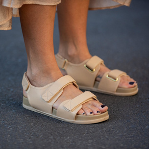 Самые модные сандалии на лето 2021