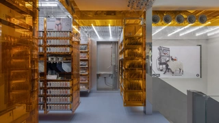 В Шанхае появился бутик с интерьерами из оргстекла