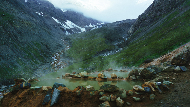 Горячая ванна с видом на ледник: едем на Кармадонские источники