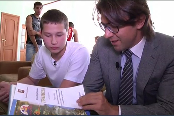 Андрей Малахов навестил подростка в детском доме и узнал о его успехах