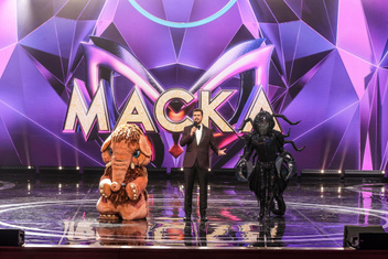 Впервые в истории в шоу «Маска» первое место разделили две суперзвезды — Мамонтенок и Скорпион