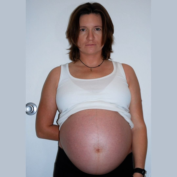 Диана Арбенина впервые показала себя на последних сроках беременности
