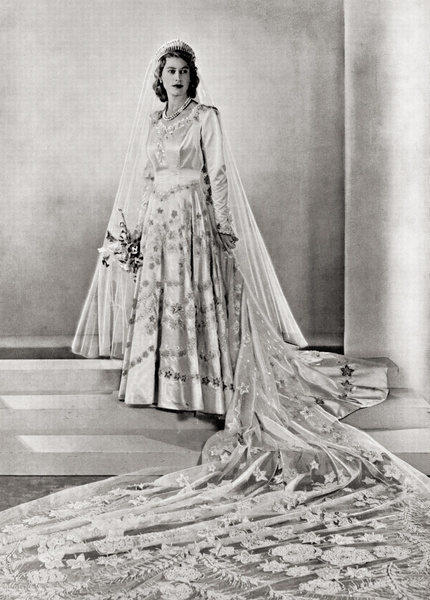 С миру по нитке: как создавалось свадебное платье Елизаветы II