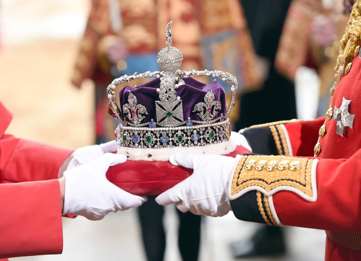 Как выглядит корона, которую примерит Карл III: показываем фото и рассказываем историю