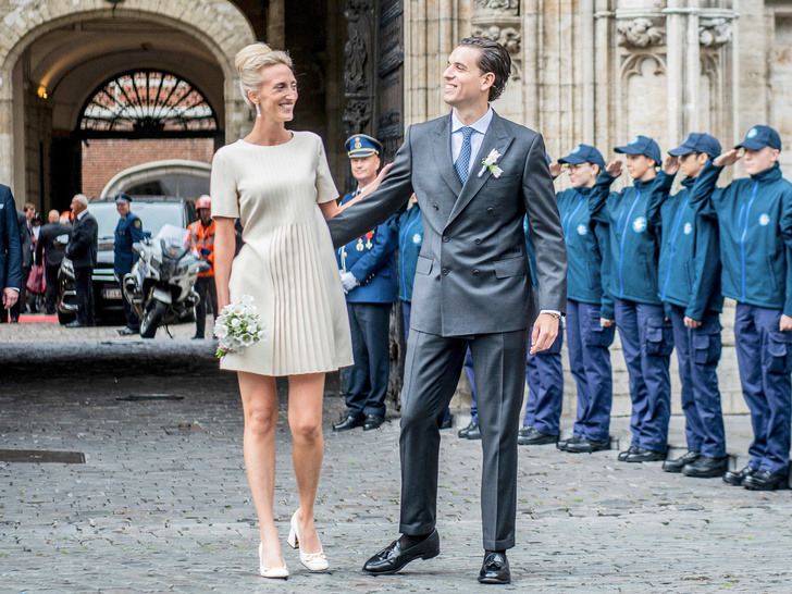 Невеста в дерзком мини и жених-банкир: самая красивая принцесса Бельгии вышла замуж — показываем фото роскошной свадьбы
