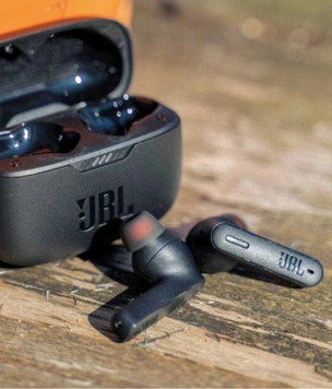 Крутые «уши» по низкой цене: любимые россиянами JBL Tune 230NC подешевели