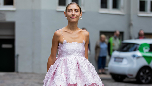 7 минималистичных платьев на выпускной, которые можно носить каждый день