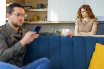 Как заниженная самооценка влияет на отношения: 10 негативных последствий