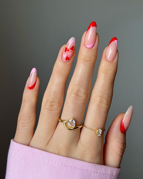 Красный френч + дизайн ногтей с сердечками — идея модного маникюра на День святого Валентина