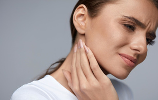 Почему появляется зуд в горле: причины возникновения неприятного симптома