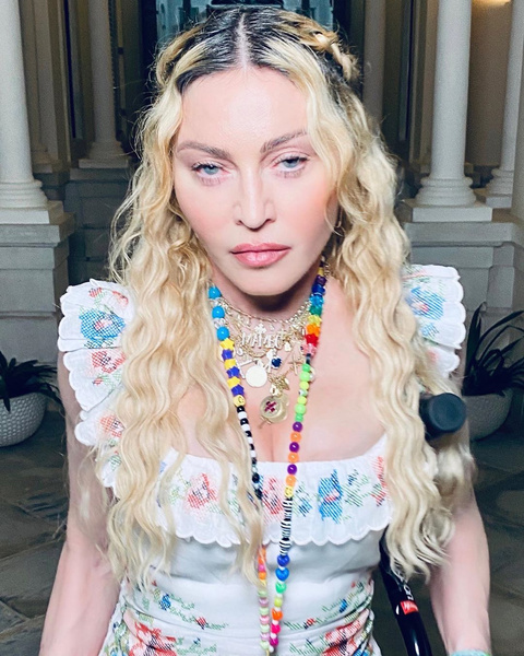 Альбина Джанабаева превратилась в 64-летнюю Мадонну: что певица сделала с лицом?