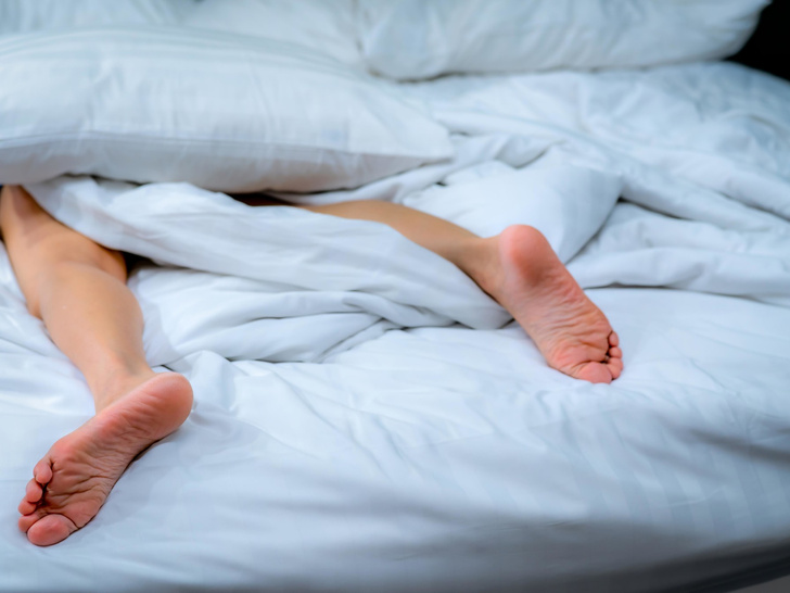 Выспаться за пару часов: 6 способов охладить комнату ночью без кондиционера